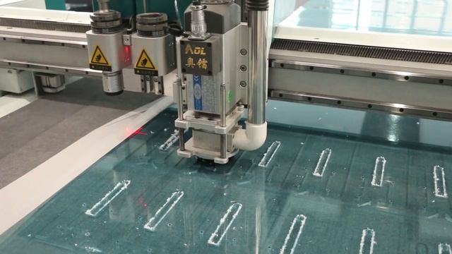 Цифровая резка мягкого ПВХ-стекла — демонстрация AOL CNC