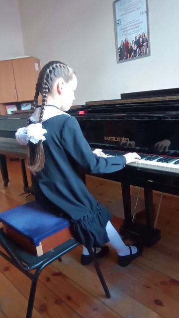 Анна Буркова,2 класс ДШИ Колледжа культуры и искусств имени И.С.Палантая