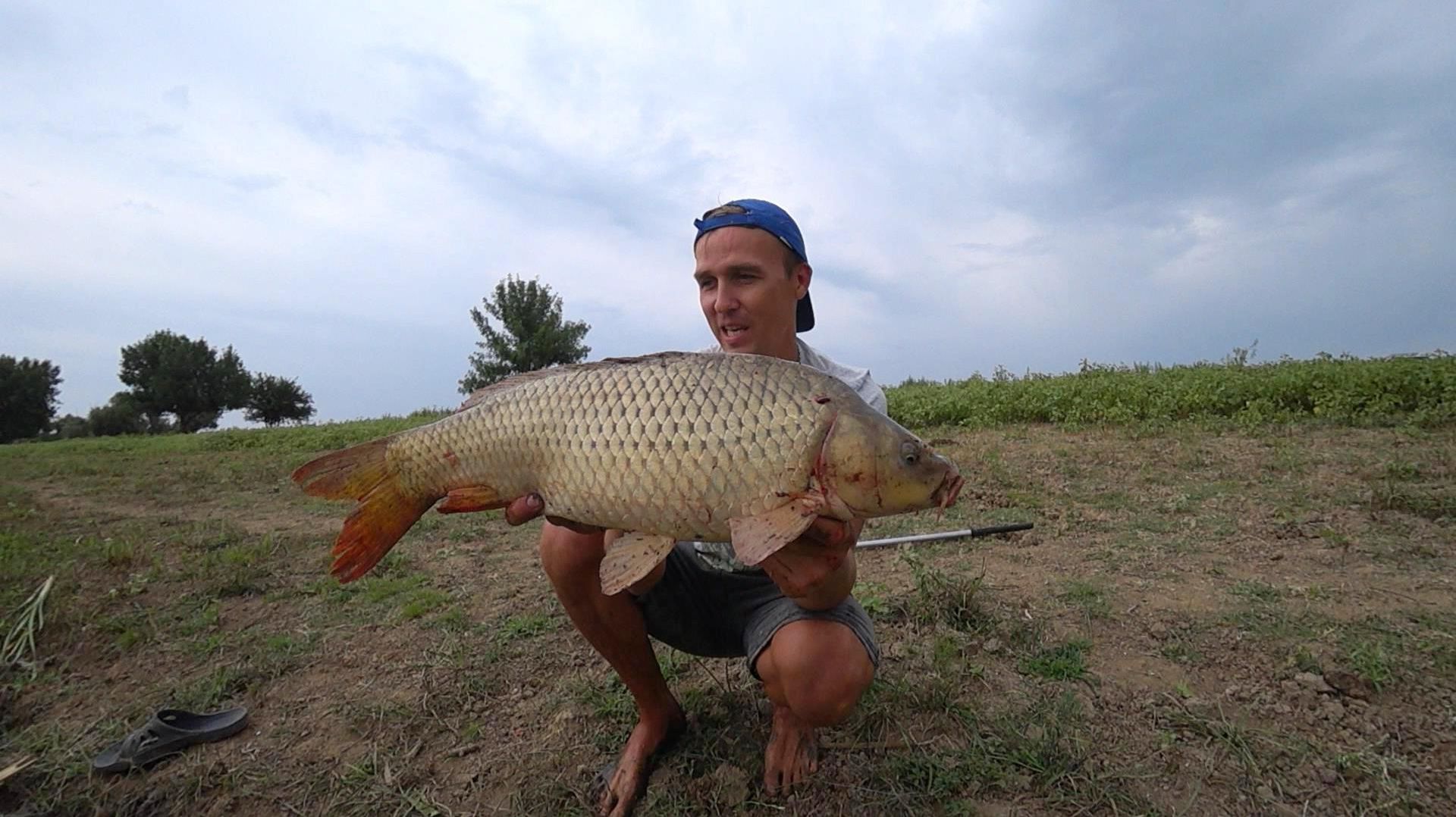 САЗАН НА ПРОСТЫЕ ЗАКИДУШКИ. КРУПНЫЙ КАРАСЬ НА ЖМЫХ. Рыбалка в Астрахани.