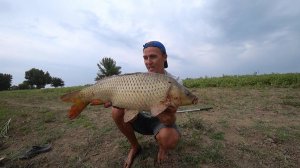 САЗАН НА ПРОСТЫЕ ЗАКИДУШКИ. КРУПНЫЙ КАРАСЬ НА ЖМЫХ. Рыбалка в Астрахани.