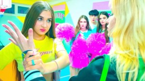 ЗЛАЯ ФРОГС МСТИТ ДИАНЕ!!! ПОЧЕМУ ПОДРОСТКИ ОБВИНЯЮТ ДИАНУ ВО ВСЕХ ПРОБЛЕМАХ В ШКОЛЕ  BUNNY?