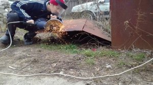 Как резать большой болгаркой без обратного удара