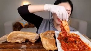 Мукбанг буженина и кимчи Еда на камеру