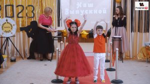 Открытие Выпускного праздника в детском саду и эффектный выход выпускников - портфолио в описании