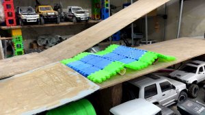 Состязания радиоуправляемых машинок Land Rover Defender, Range Rover Discover, Hummer и другие