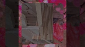 1000056003.mp4 (Собака наблюдает за устройством лестницы на 2-ой этаж в доме А-фрейм)