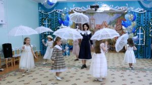 Милейший танец девочек с зонтами - фото и видео в сад на заказ, портфолио в описании