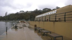 Демонтаж аварийных площадок на Петровской набережной в Воронеже всё ещё не закончен