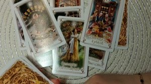 Что происходит между ним и задуманной женщиной? гадание таро