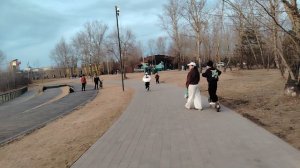 Бизде  жаз Болсо да   озерабыз муузго.