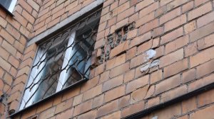 ДОМ, КОТОРЫЙ РУХНЕТ?