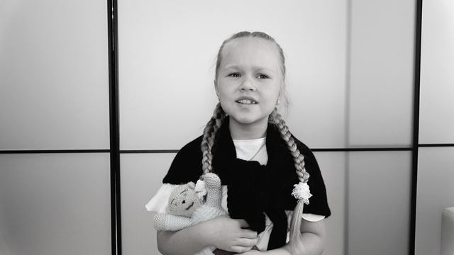 Стихотворение «Дети войны» Лора Тасси. Читает Юлия Куприянова.