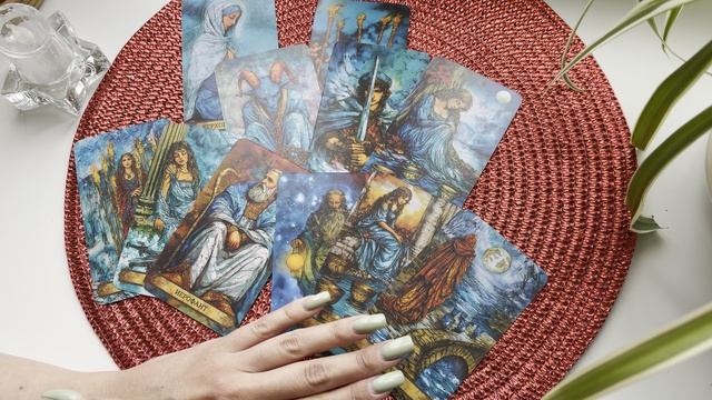 Что бы он хотел изменить в ваших отношениях? Гадание на Таро