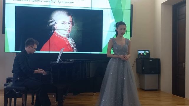 Моцарт,''Alleluia'' из мотета ''Exultate, jubilate'' -поёт Цзясинь Чжан, концертмейстер В. Винокуров