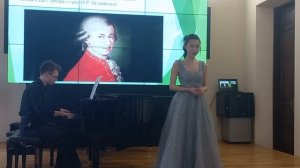 Моцарт,''Alleluia'' из мотета ''Exultate, jubilate'' -поёт Цзясинь Чжан, концертмейстер В. Винокуров