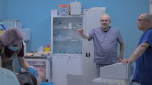 Врачи только реаниматолог и терапевт.