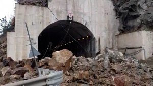 Обрушение породы завалило выезд из тоннеля в Северной Осетии: кадры.