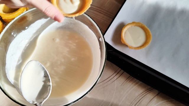 Мини-сметанники в хрустящих тарталетках. Лёгкий десерт за 20 минут!