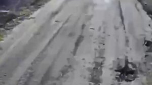 🇷🇺🎮💥🇺🇦Наш FPV-дрон попадает в ВСУшников на квадроцикле с прицепом…