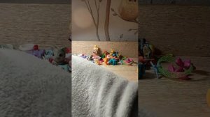 я нашла коробку с киндерами