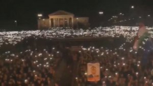 Венгры орут на площади "ruskik haza" - "русские, домой". Орбан официально признал своё поражение