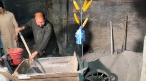 Приготовление кукурузы в горячем песке.