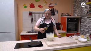 Утреннее меню. Готовим блины на молоке с сыром и свежей зеленью