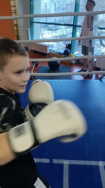 дити быстро осваивают ударную технику. #панчерЧарного #поставитьудар