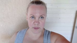 муж готовит рагу в казане