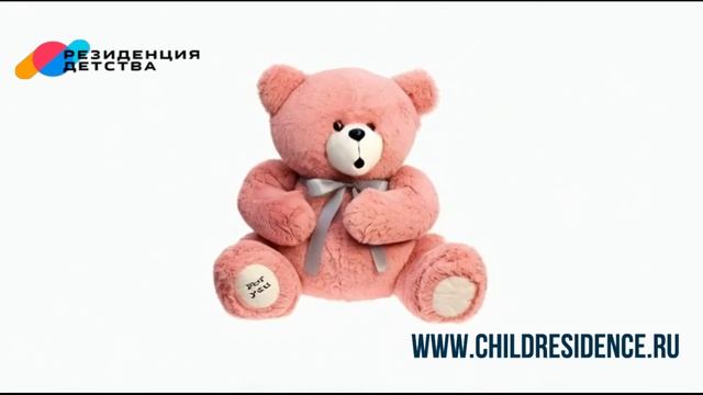 Мишка Тед посылает воздушный поцелуй