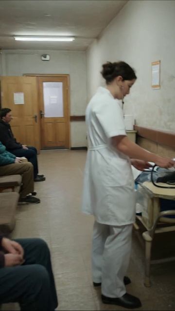 Ожидание в серых стенах: потеря надежды #больница #досуг #будущее