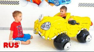 Веселые истории о том, как Влад и Никита играют с детскими машинками