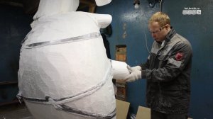 Художник из Братска рассказал, как создаёт огромное сердце кита для иркутского зоопарка