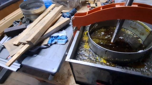 Перетопка воска без грязи, огня, можно работать в квартире, доме. Выход воска максимально возможный