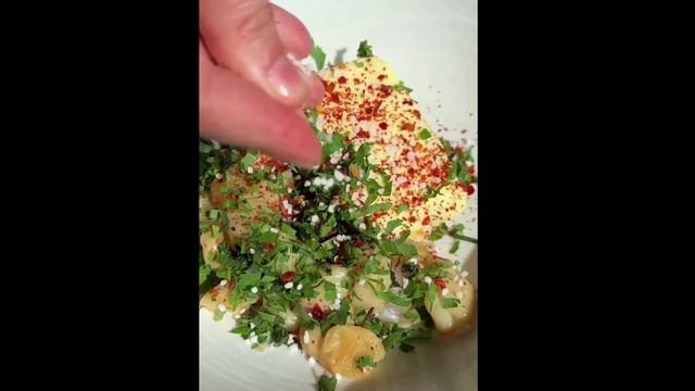 Хлеб с жареным чесноком и луком.