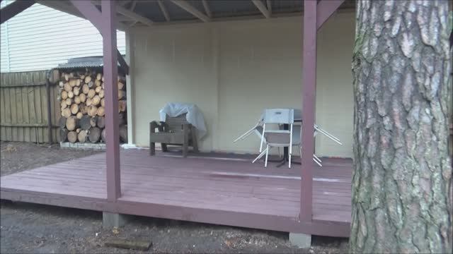 Новое покрывало на кровать. Пересаживаем цветы. Дела садовые.