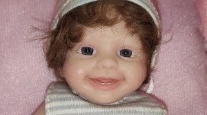 силиконовая ляля с ладошку с АлиЭкспресс и много разной мелочевки, не всё кукольное