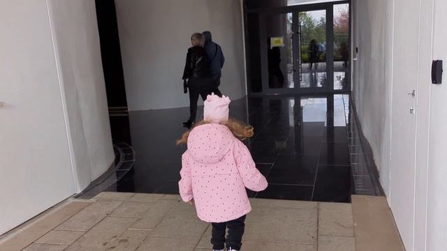 Амелия гуляет в парке Краснодар