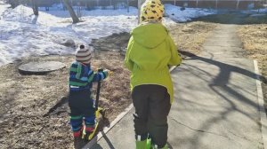 Начало апреля Мирон и Лёва на самокатах.