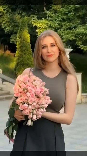 Красивая ДЕВУШКА  Красивая ЖЕНЩИНА  НЕЙРОСЕТЬ  создает ВИДЕО