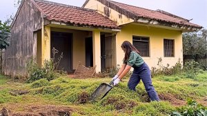 Молодая женщина нашла свой дом детства и решила его привести в порядок, вместе с друзьями. Бушкрафт