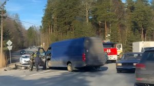 Двое детей и трое взрослых пострадали в ДТП с микроавтобусом под Петербургом