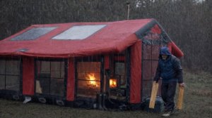 Комфортный кемпинг в нашей надувной вилле в условиях сильных дождей!