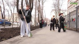 Ученики и педагоги школы № 144 Самары вышли на субботник