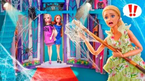 ПЫЛЬ, ПАУКИ И ПРОПАВШИЕ ПЛАТЬЯ! 😱👗 Барби ОРГАНИЗУЕТ ПОКАЗ МОД В ЗАБРОШЕННОМ ЗАМКЕ! 🏰✨