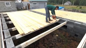 Перекрытие фундамента (черновой пол) и гидроизоляция под стены дома.