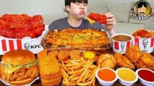 АСМР МУКБАНГ Хрустящая жареная курица KFC, Чизбургер, сырная палочка рецепт ! принимать пищу
