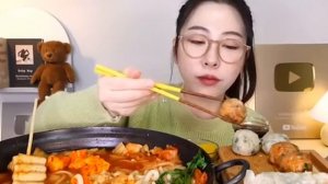 Мукбанг суп с лапшой , рисовые шарики , пельмени Еда на камеру