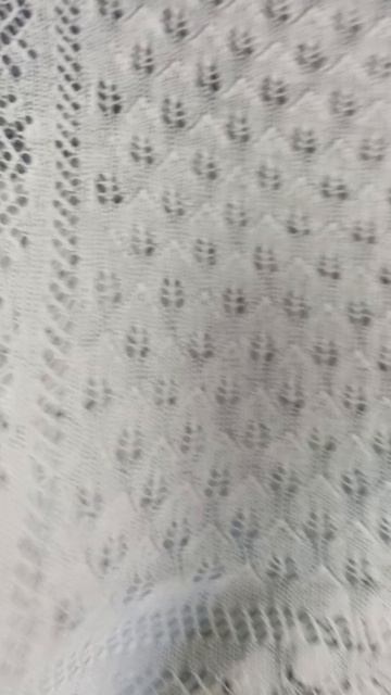 Нежный белый пуховый платок паутинка