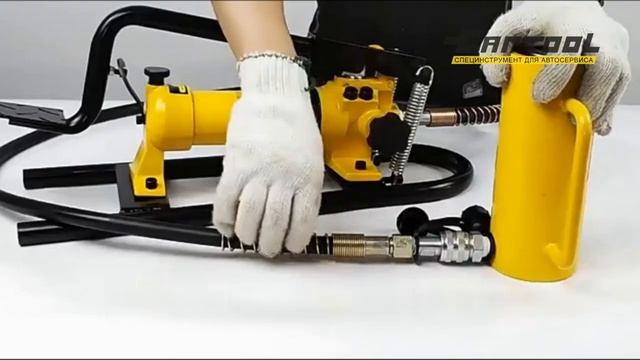 НАСОС ГИДРАВЛИЧЕСКИЙ НОЖНОЙ 0.6 ЛИТРА 700 БАР CAR-TOOL CT-E1135